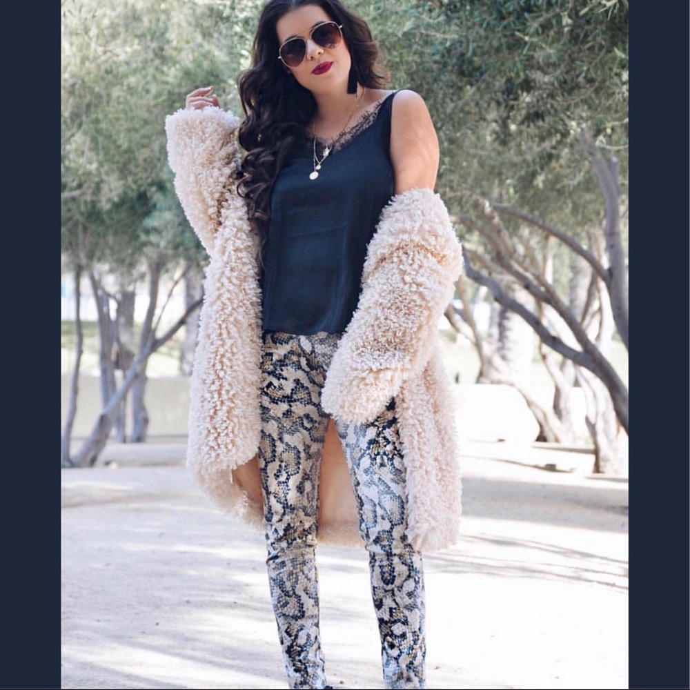 Last piece!!!! 🤩 Snake Print Legging Pants